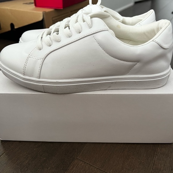 Brandless White Shoe - Picture 2 of 6